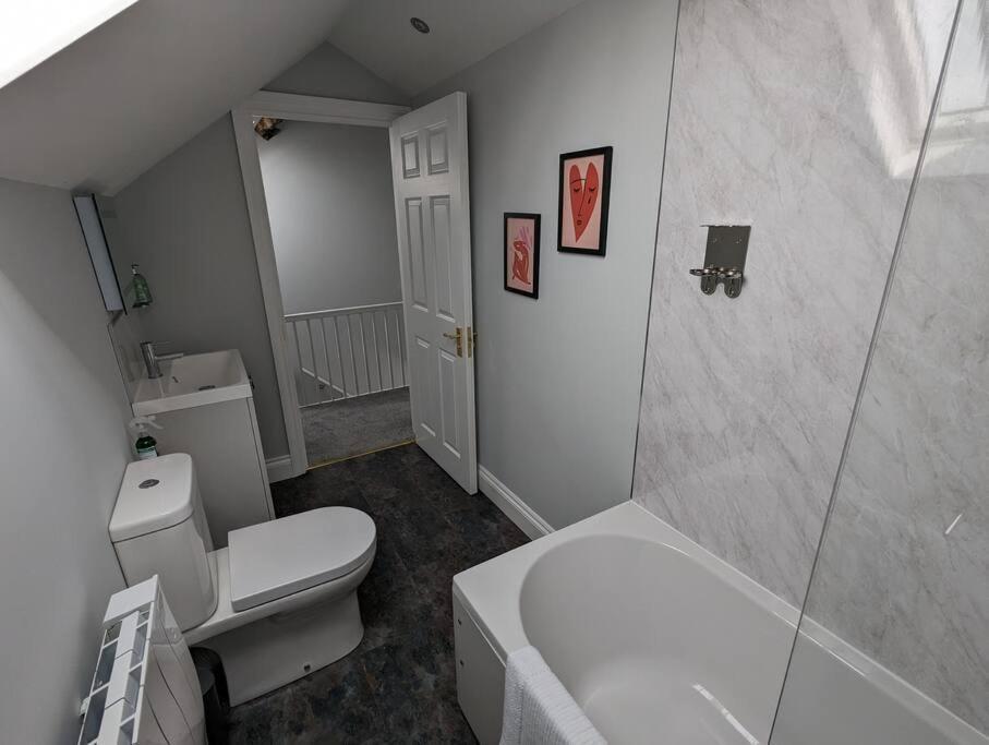 Husbands Bosworth 31 High Street - Modern & Stylish 2-Bed Apartment - Inc Parking מראה חיצוני תמונה