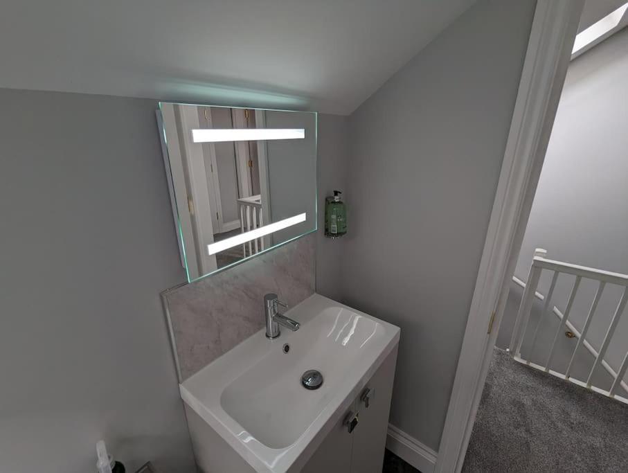 Husbands Bosworth 31 High Street - Modern & Stylish 2-Bed Apartment - Inc Parking מראה חיצוני תמונה